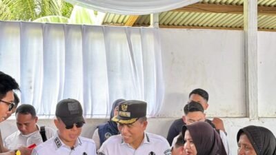Patuhi Instruksi Presiden, Bupati Irham Bersama Gubernur Sultra Launching Bantuan Pangan di Desa Ulunese